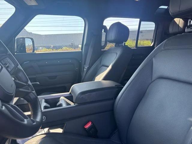 land rover defender 2025 SALEWEEE4S2446576 image land rover defender 2025 SALEWEEE4S2446576 image